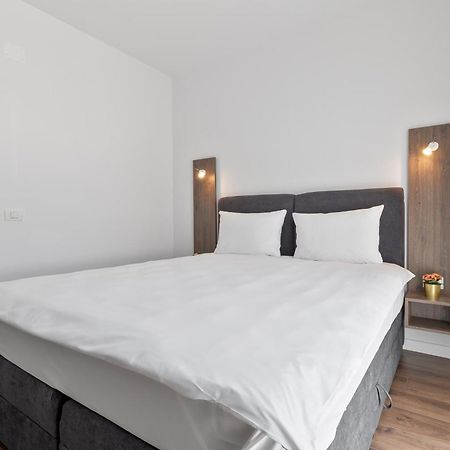 Grand Hill Flats Apartment Oradea Exterior foto