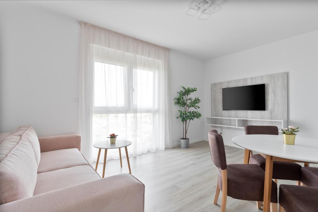 Grand Hill Flats Apartment Oradea Exterior foto