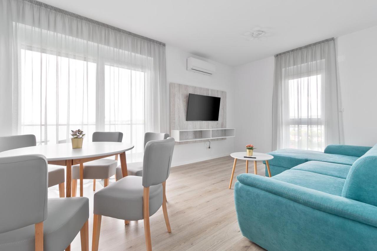 Grand Hill Flats Apartment Oradea Exterior foto