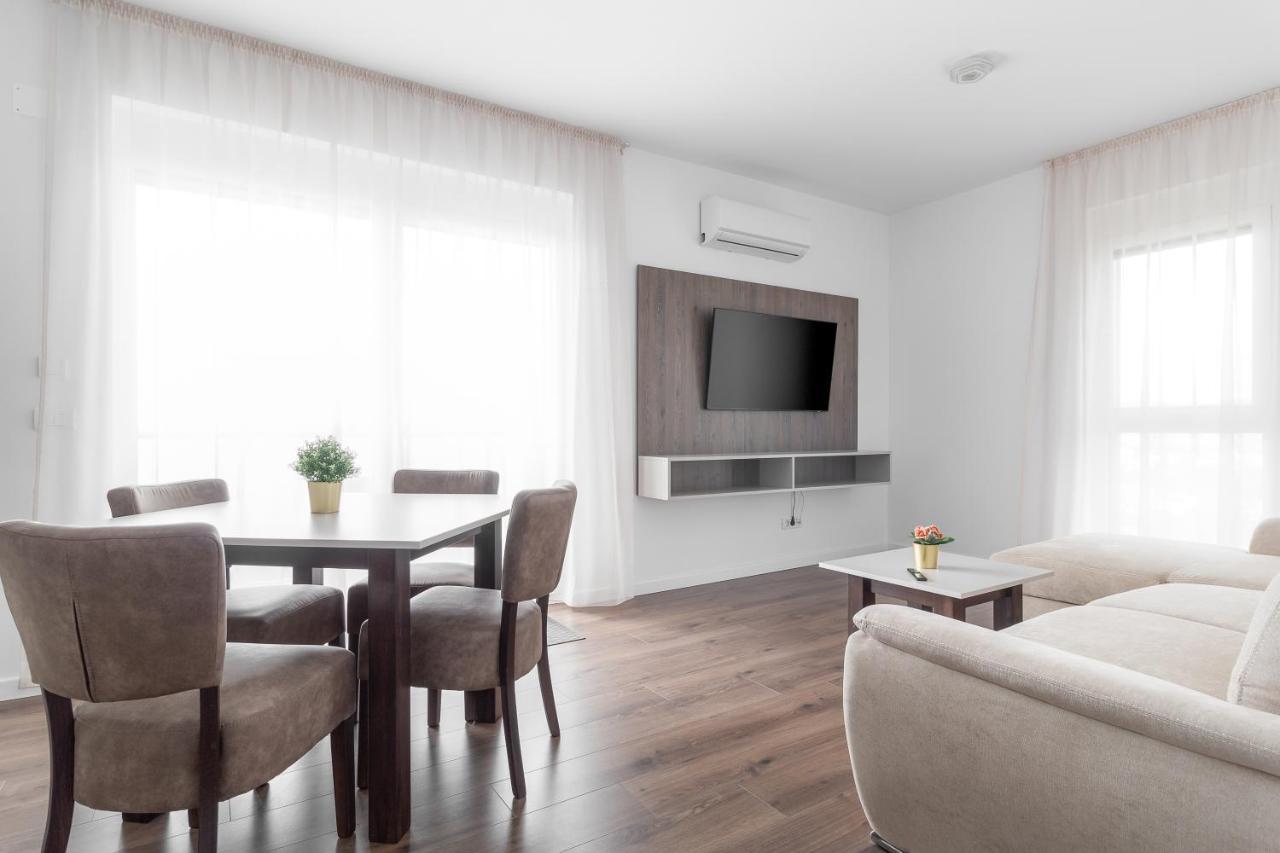 Grand Hill Flats Apartment Oradea Exterior foto
