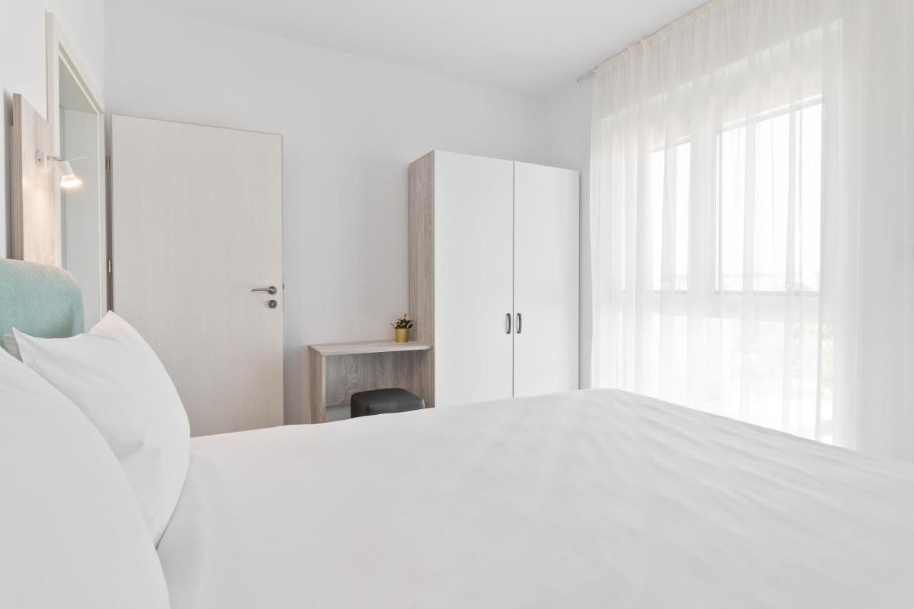 Grand Hill Flats Apartment Oradea Exterior foto
