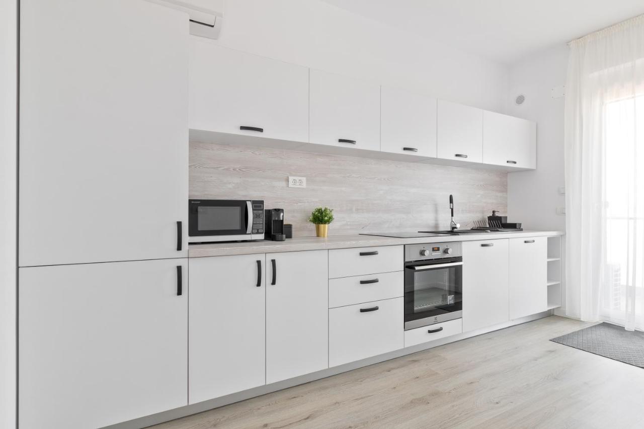 Grand Hill Flats Apartment Oradea Exterior foto