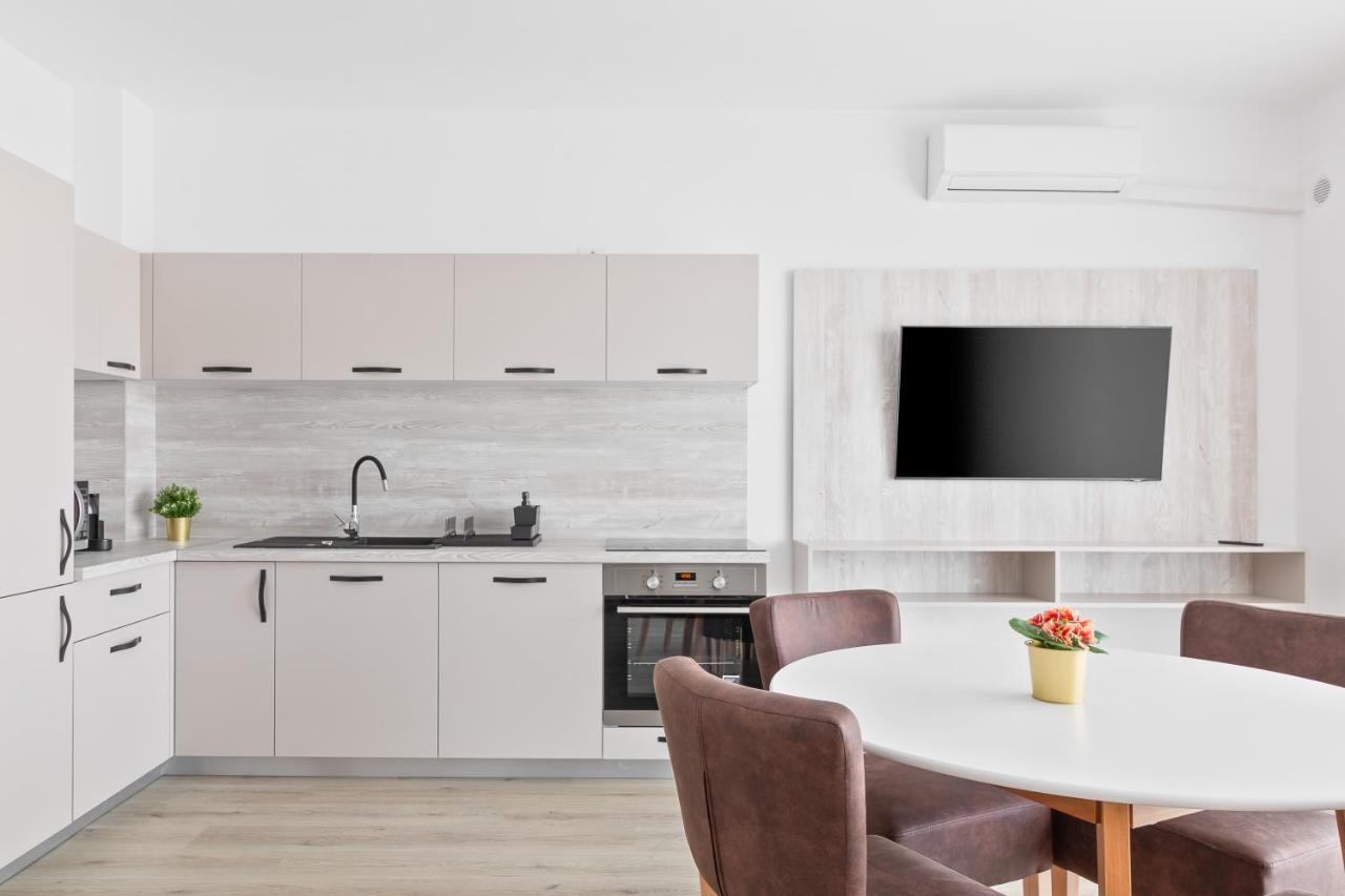 Grand Hill Flats Apartment Oradea Exterior foto