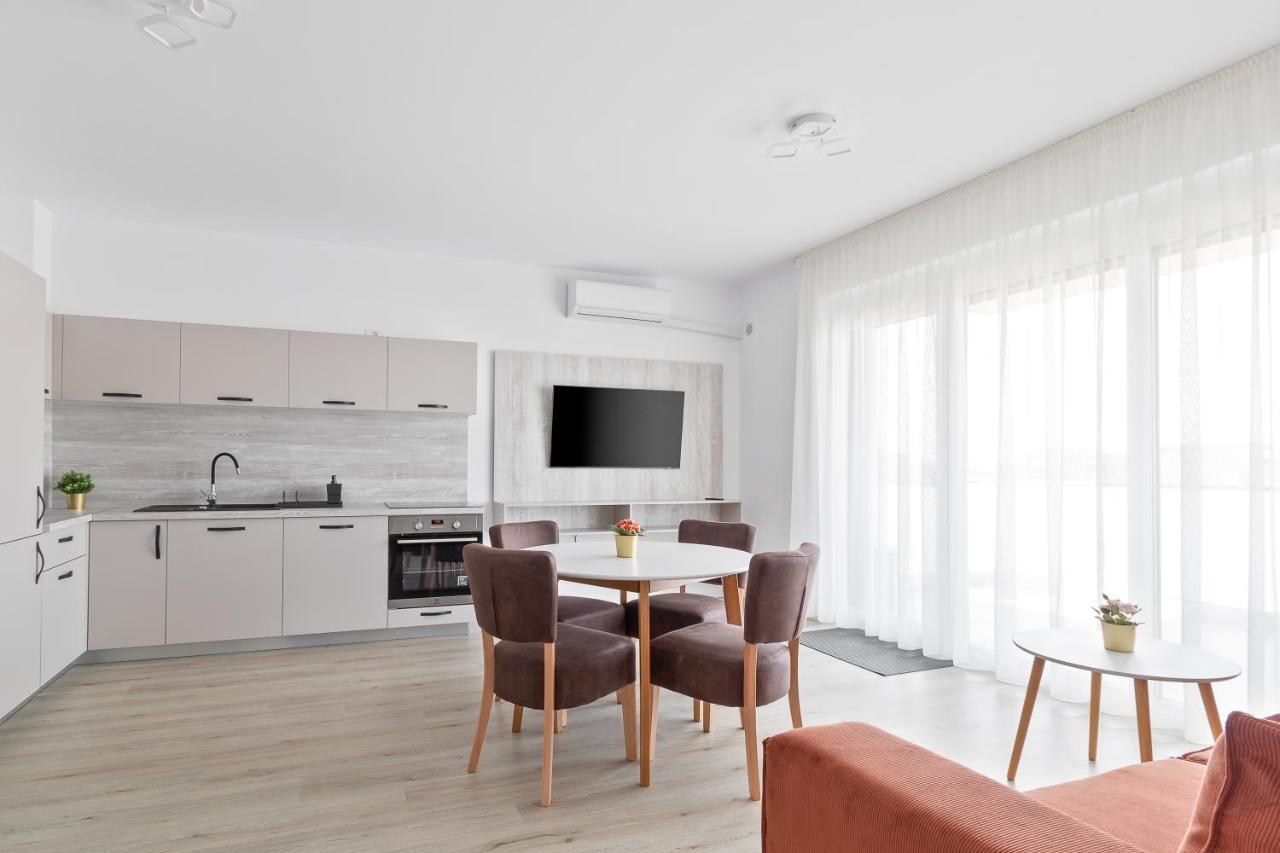 Grand Hill Flats Apartment Oradea Exterior foto
