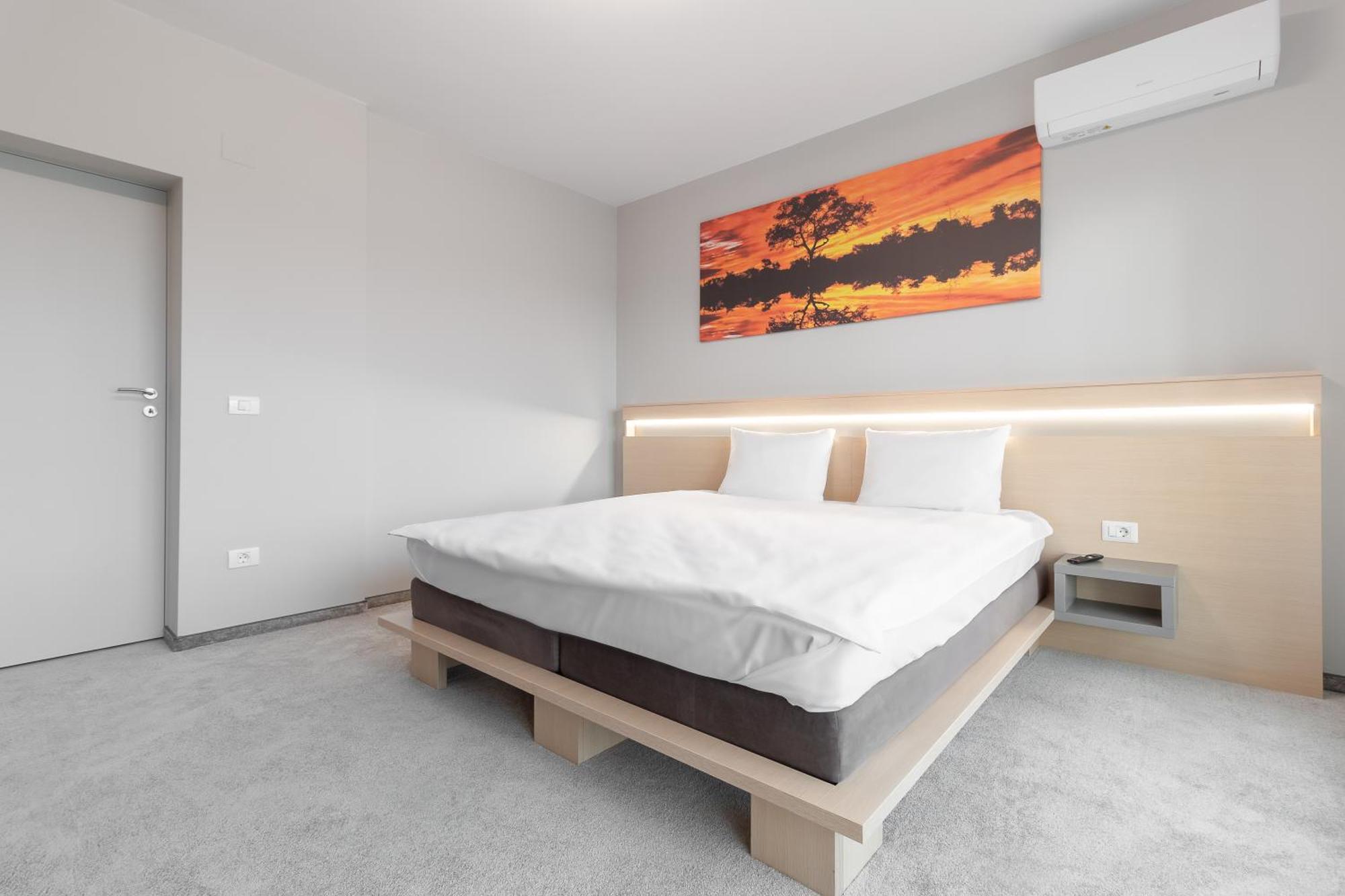 Grand Hill Flats Apartment Oradea Exterior foto