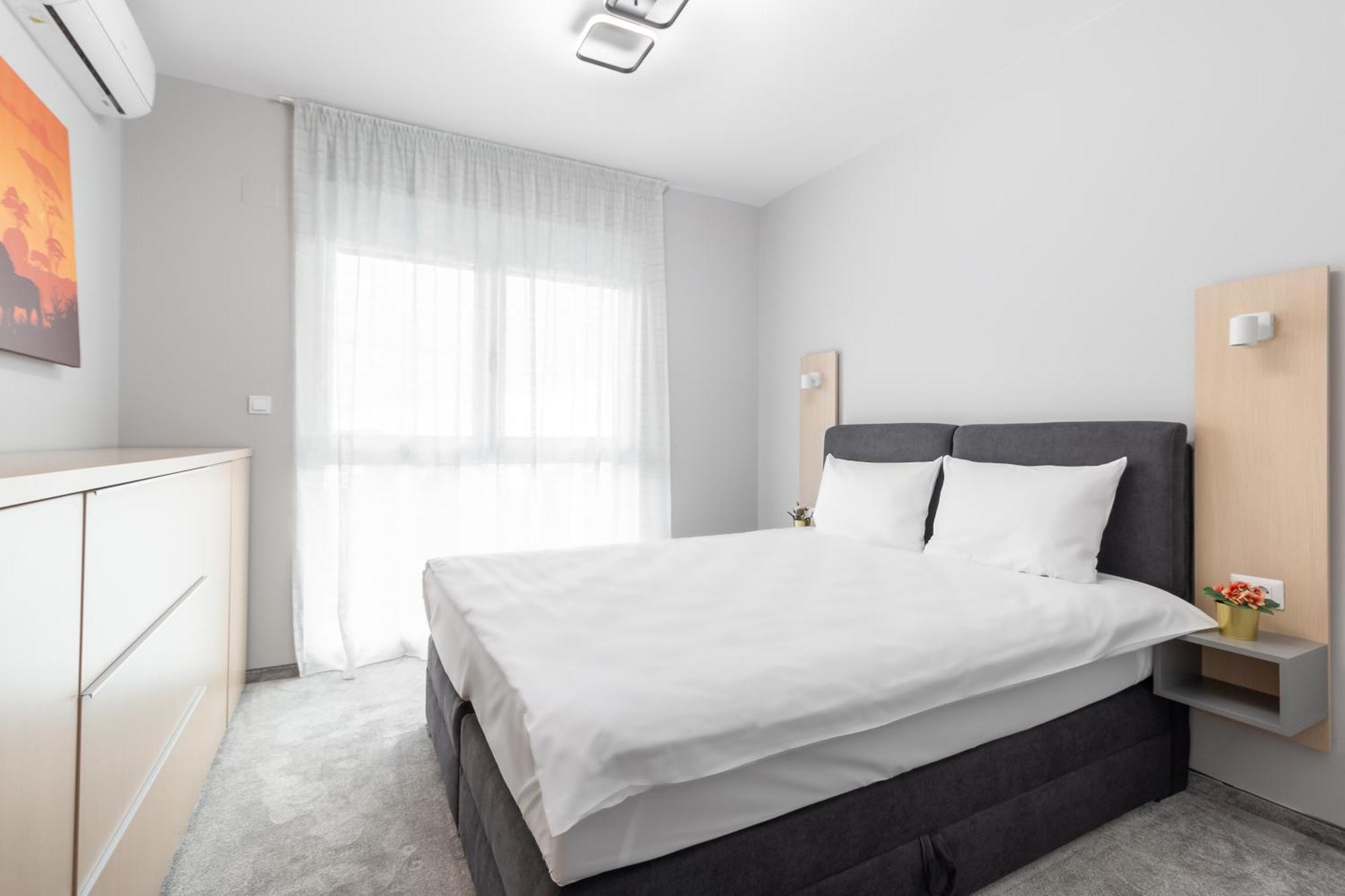 Grand Hill Flats Apartment Oradea Exterior foto