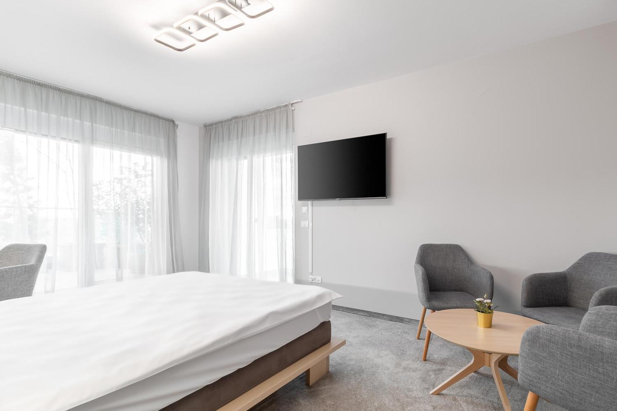 Grand Hill Flats Apartment Oradea Exterior foto