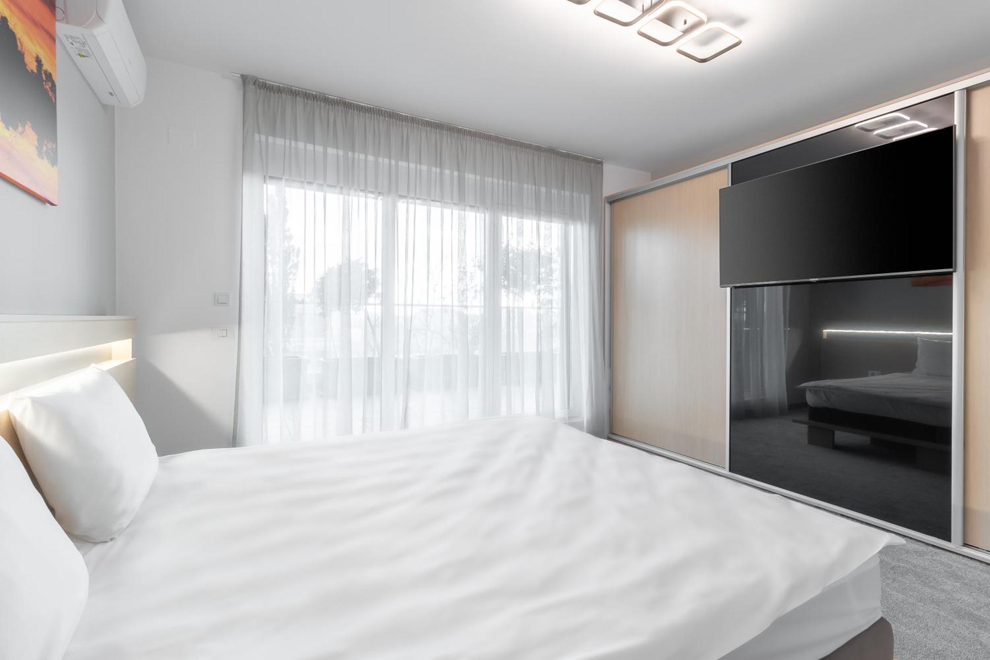 Grand Hill Flats Apartment Oradea Exterior foto