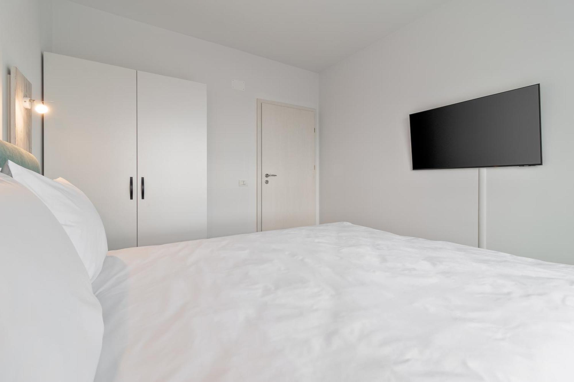 Grand Hill Flats Apartment Oradea Exterior foto