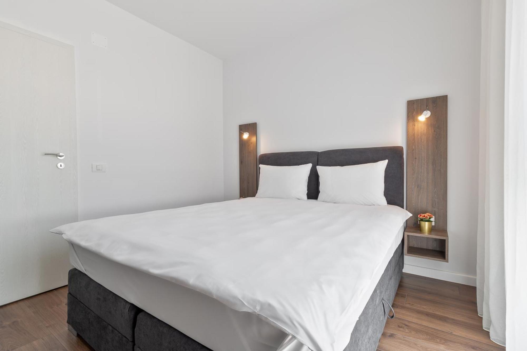 Grand Hill Flats Apartment Oradea Exterior foto